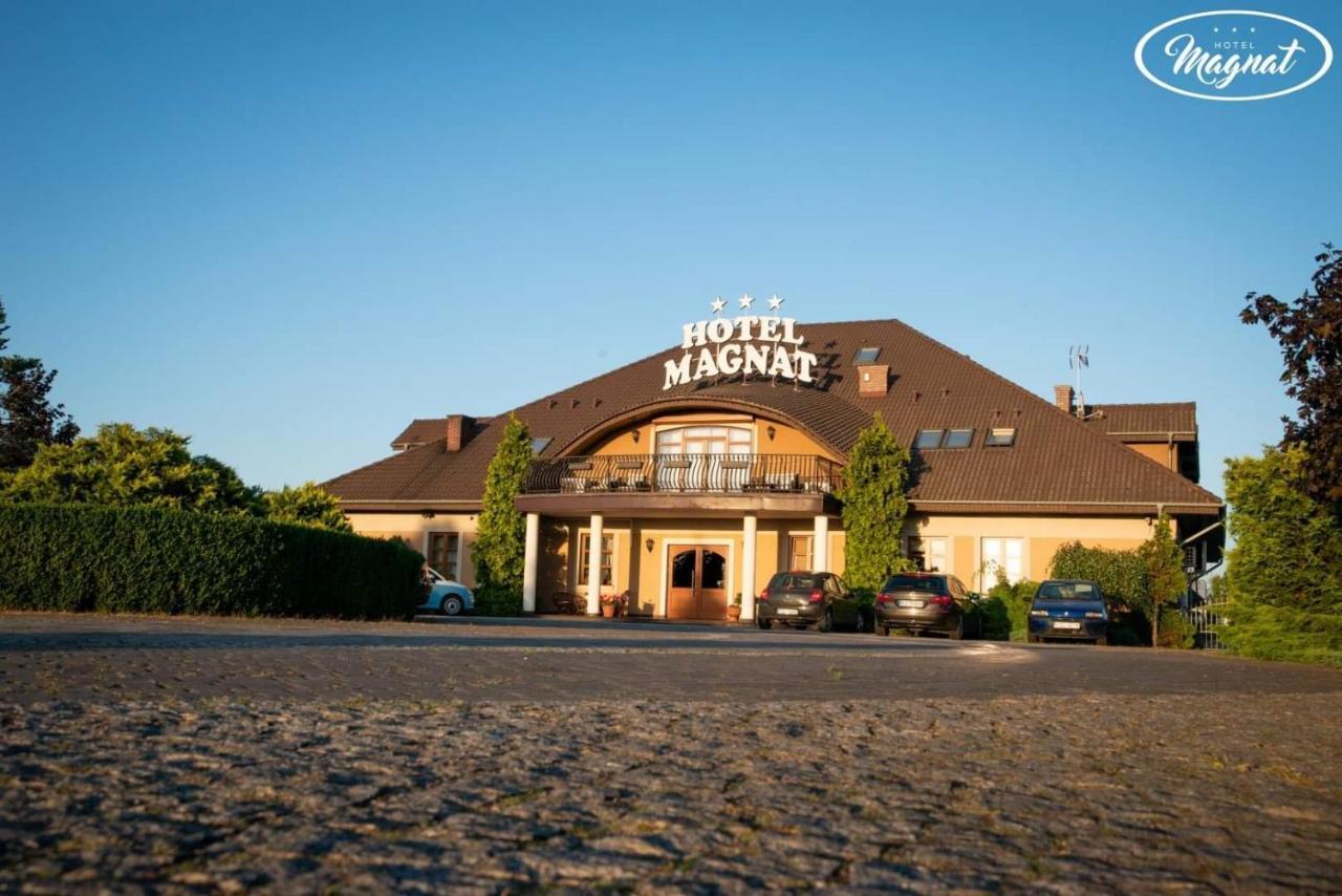 Hotel Magnat Słupca Exteriör bild