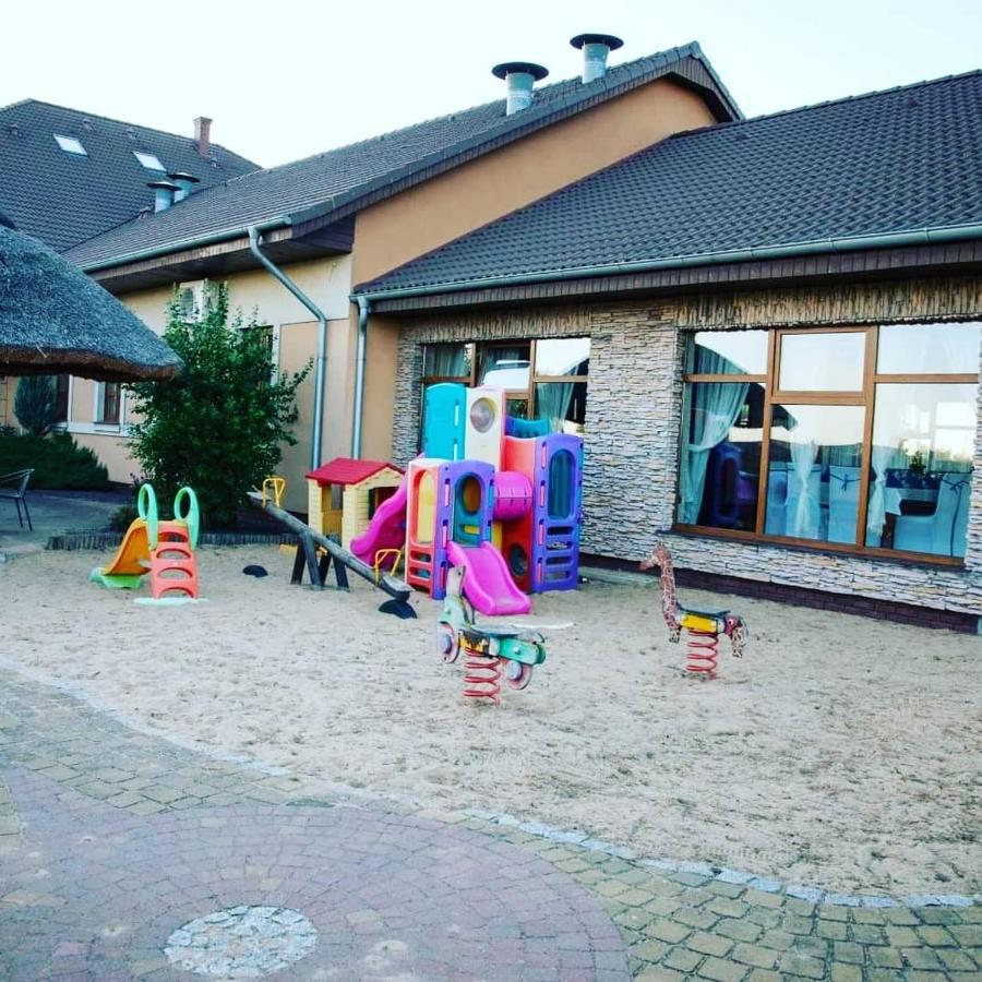 Hotel Magnat Słupca Exteriör bild