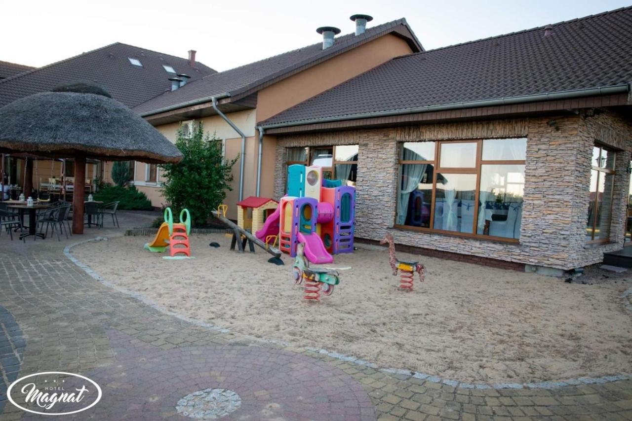Hotel Magnat Słupca Exteriör bild