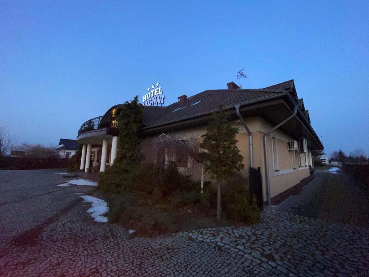 Hotel Magnat Słupca Exteriör bild