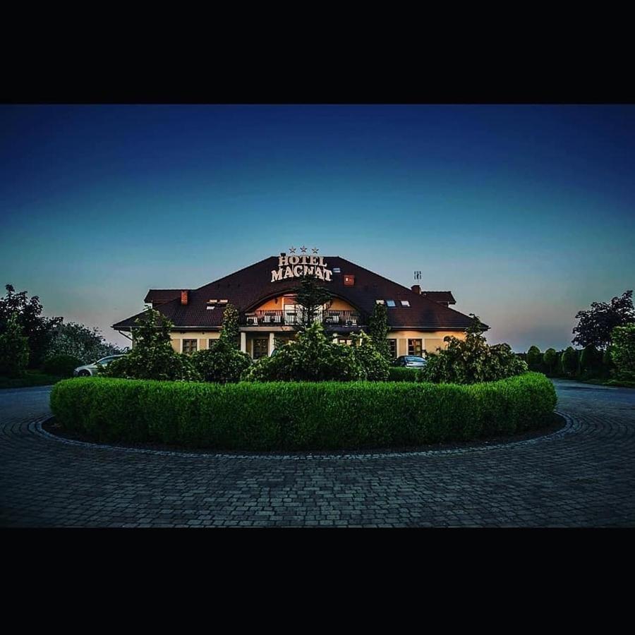 Hotel Magnat Słupca Exteriör bild