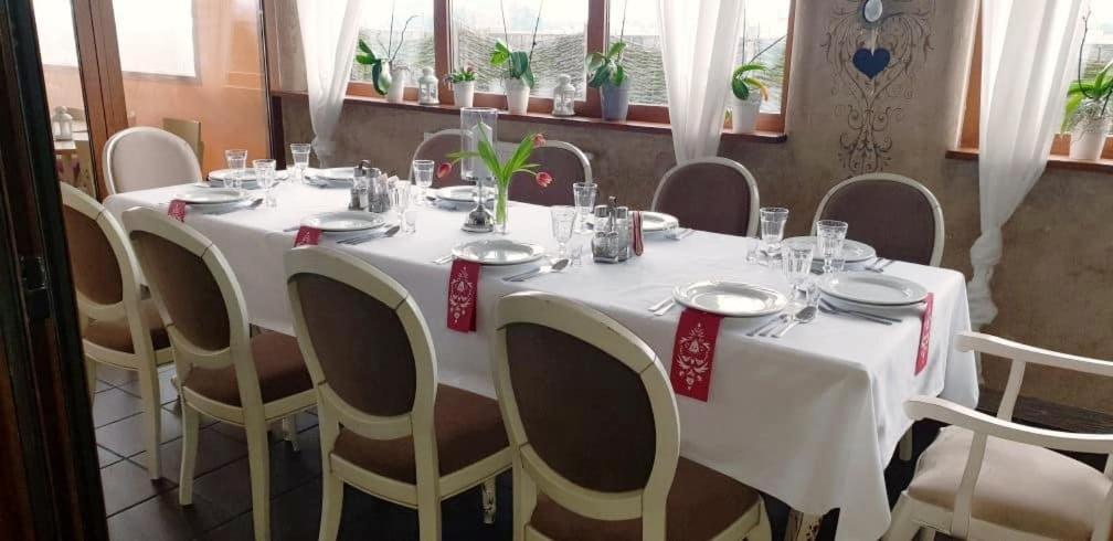 Hotel Magnat Słupca Exteriör bild